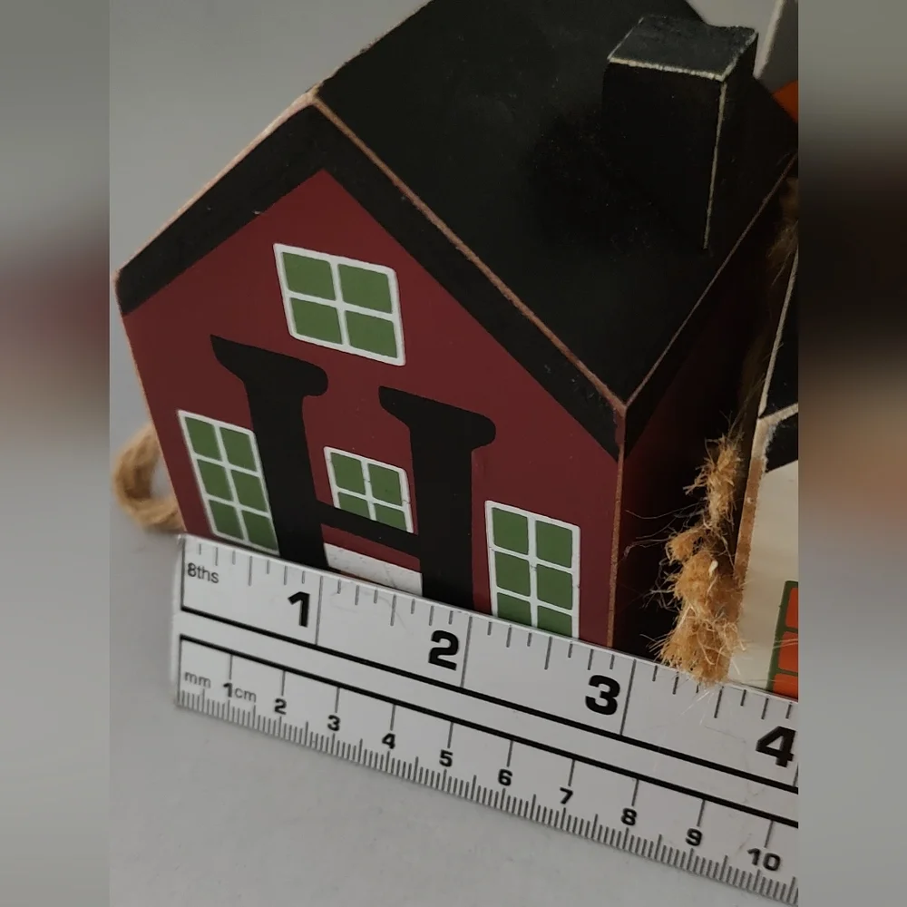 Harvest House Decor 4 Wooden Block Homes rope together Good Condition